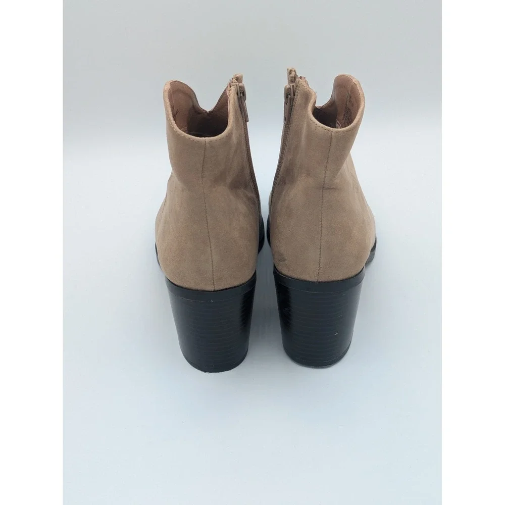 White Mountain Tattles Ankle Boots 10M Beige Boho Minimalist Workwear Capsule